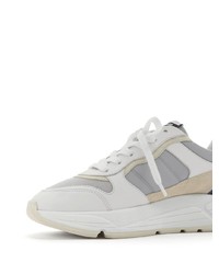 Мужские белые замшевые низкие кеды от Axel Arigato