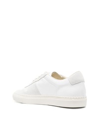 Мужские белые замшевые низкие кеды от Common Projects