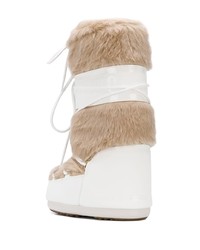 Женские белые зимние ботинки от Moon Boot
