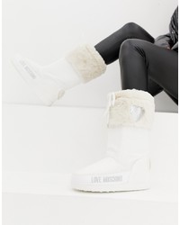 Женские белые зимние ботинки от Love Moschino