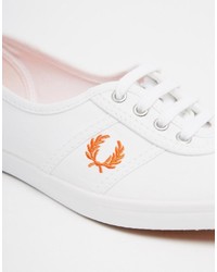 Женские белые кеды из плотной ткани от Fred Perry