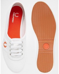 Женские белые кеды из плотной ткани от Fred Perry