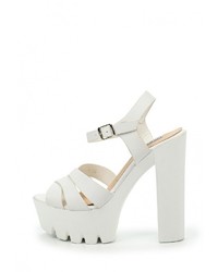 Белые кожаные босоножки на каблуке от Diamantique