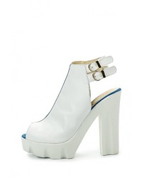 Белые кожаные босоножки на каблуке от Mabu
