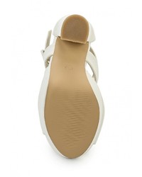 Белые кожаные босоножки на каблуке от Malien