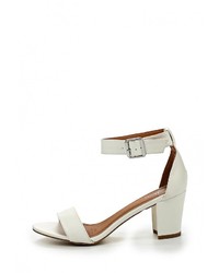 Белые кожаные босоножки на каблуке от Spurr