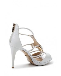 Белые кожаные босоножки на каблуке от Vitacci