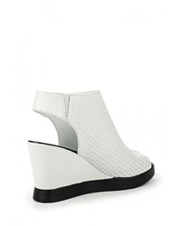 Белые кожаные босоножки на танкетке от Allegri