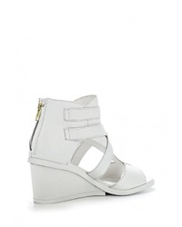 Белые кожаные босоножки на танкетке от Ash