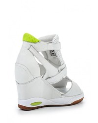 Белые кожаные босоножки на танкетке от Ash