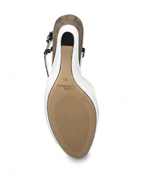 Белые кожаные босоножки на танкетке от Just Couture