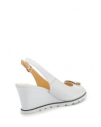Белые кожаные босоножки на танкетке от Vitacci