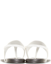 Женские белые кожаные босоножки со змеиным рисунком от Carritz