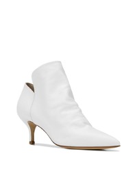 Белые кожаные ботильоны от Strategia