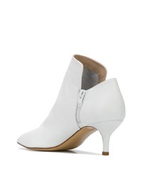 Белые кожаные ботильоны от Strategia