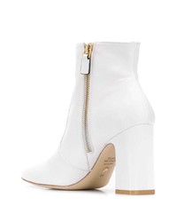 Белые кожаные ботильоны от Stuart Weitzman