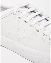Мужские белые кожаные кеды от Fred Perry