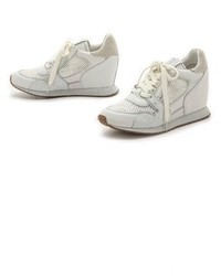 Белые кожаные кроссовки на танкетке от Ash