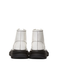 Женские белые кожаные массивные ботинки на шнуровке от Alexander McQueen