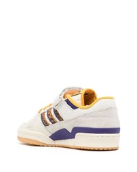 Мужские белые кожаные низкие кеды с принтом от adidas