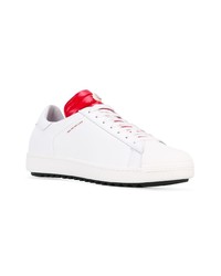 Мужские белые кожаные низкие кеды с шипами от Moncler