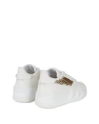 Мужские белые кожаные низкие кеды с шипами от Giuseppe Zanotti