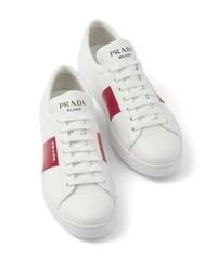Мужские белые кожаные низкие кеды от Prada