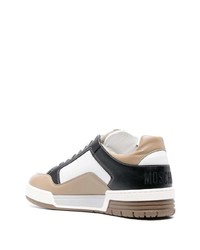 Мужские белые кожаные низкие кеды от Moschino