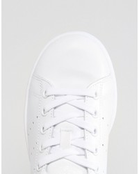 Женские белые кожаные низкие кеды от adidas