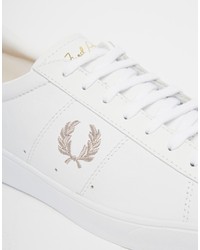 Мужские белые кожаные низкие кеды от Fred Perry