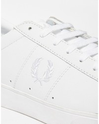 Мужские белые кожаные низкие кеды от Fred Perry