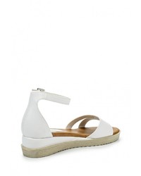 Белые кожаные сандалии на плоской подошве от Betsy