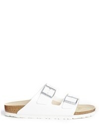 Белые кожаные сандалии на плоской подошве от Birkenstock