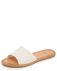 Белые кожаные сандалии на плоской подошве от Dolce Vita
