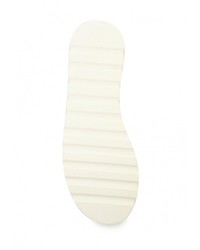 Белые кожаные сандалии на плоской подошве от Donna Moda