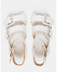 Белые кожаные сандалии на плоской подошве