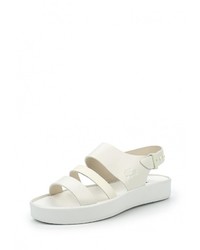 Белые кожаные сандалии на плоской подошве от Lacoste