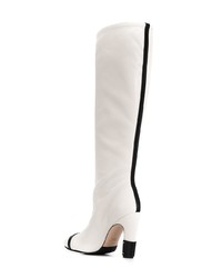 Белые кожаные сапоги от Stuart Weitzman