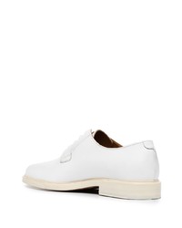 Белые кожаные туфли дерби от Common Projects