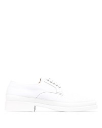 Белые кожаные туфли дерби от Lemaire