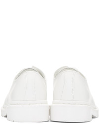 Белые кожаные туфли дерби от Dr. Martens