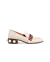 Белые кожаные туфли с украшением от Gucci
