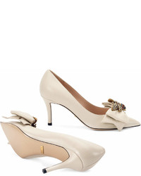 Белые кожаные туфли с украшением от Gucci