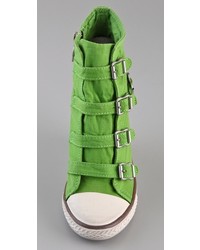 Белые кроссовки на танкетке от Ash