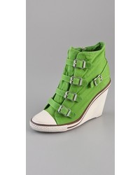 Белые кроссовки на танкетке от Ash