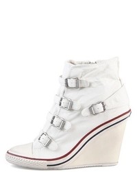 Белые кроссовки на танкетке от Ash