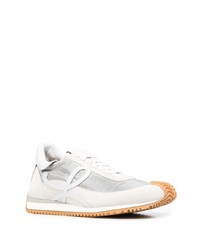 Мужские белые кроссовки от Loewe
