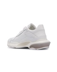 Мужские белые кроссовки от Valentino