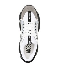 Мужские белые кроссовки от Moschino