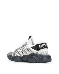 Мужские белые кроссовки от Moschino